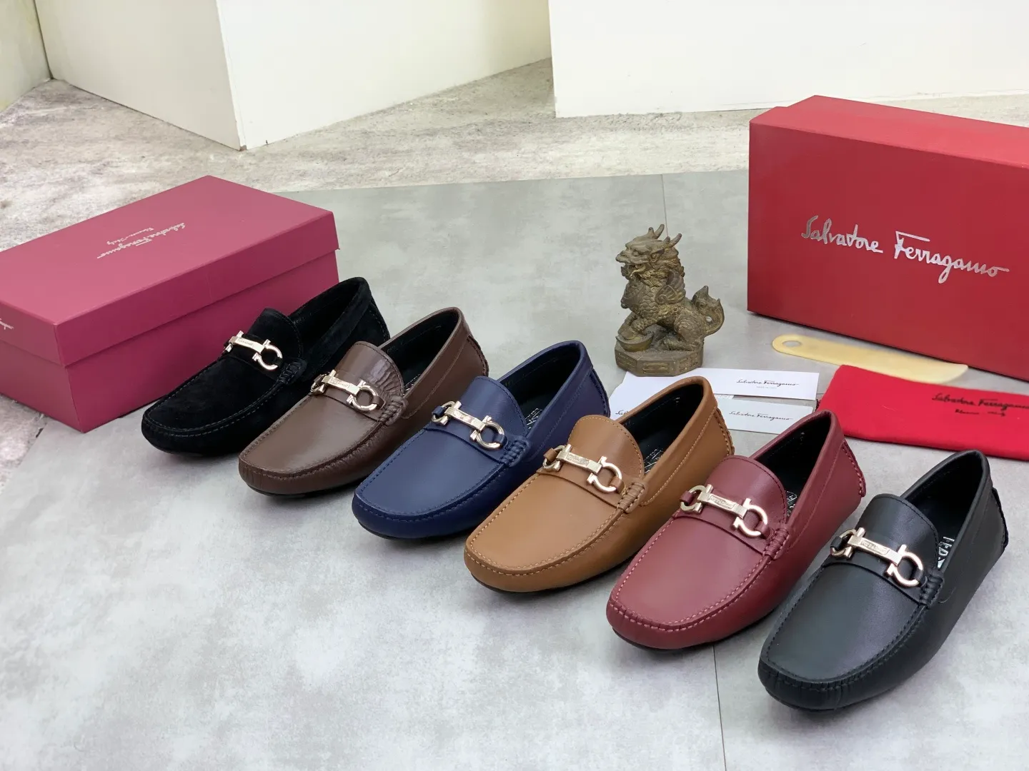 Men's shoes 💰P542 New model, high quality [Ferragamo/Ferragamo] Latest lazy slip-on shoes Original imported calfskin, imported cowhide lining + original luxury metal buckle + original combination outsole Comparison without pressure Code number: 38-45